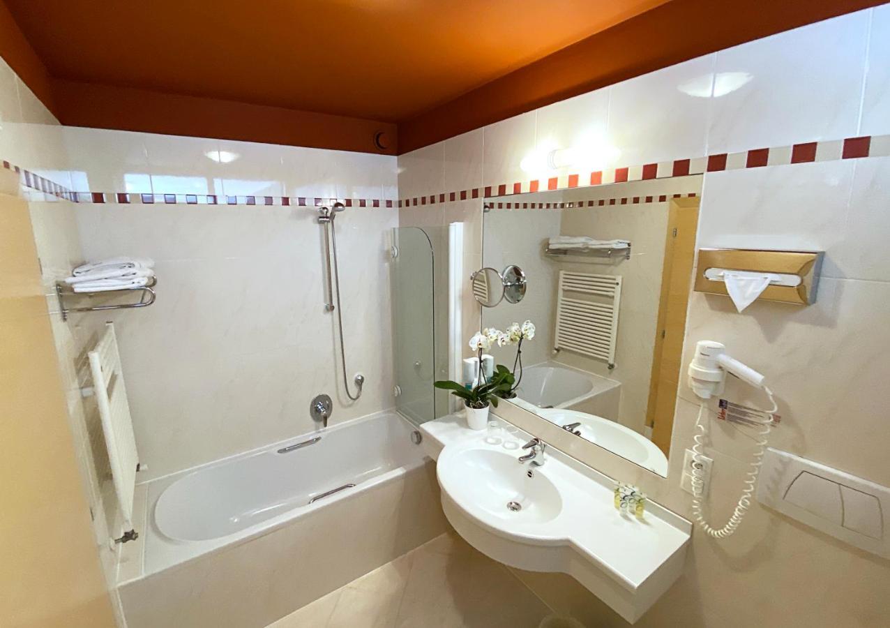 Hotel Eberle Bolzano Luaran gambar